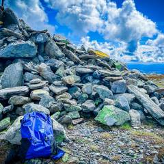 Auf dem Gipfel des Hundshögen 1.371 m hoch und auch für Ungeübte eine leichte Gipfelwanderung